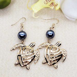 Hawaiian Honu pearl earrings